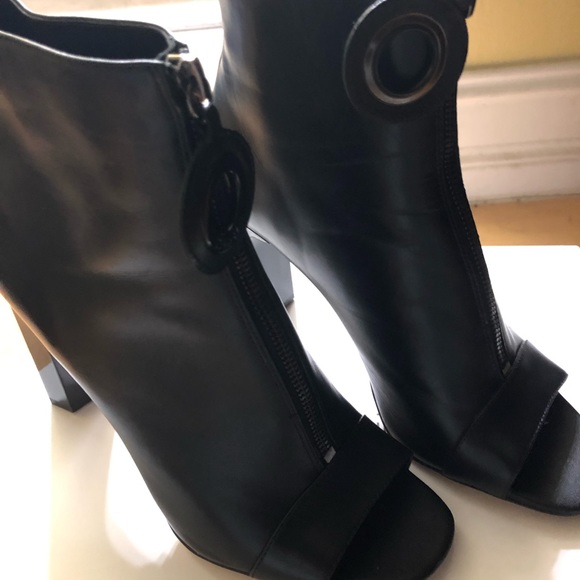 Calvin Klein boot - Picture 2 of 2